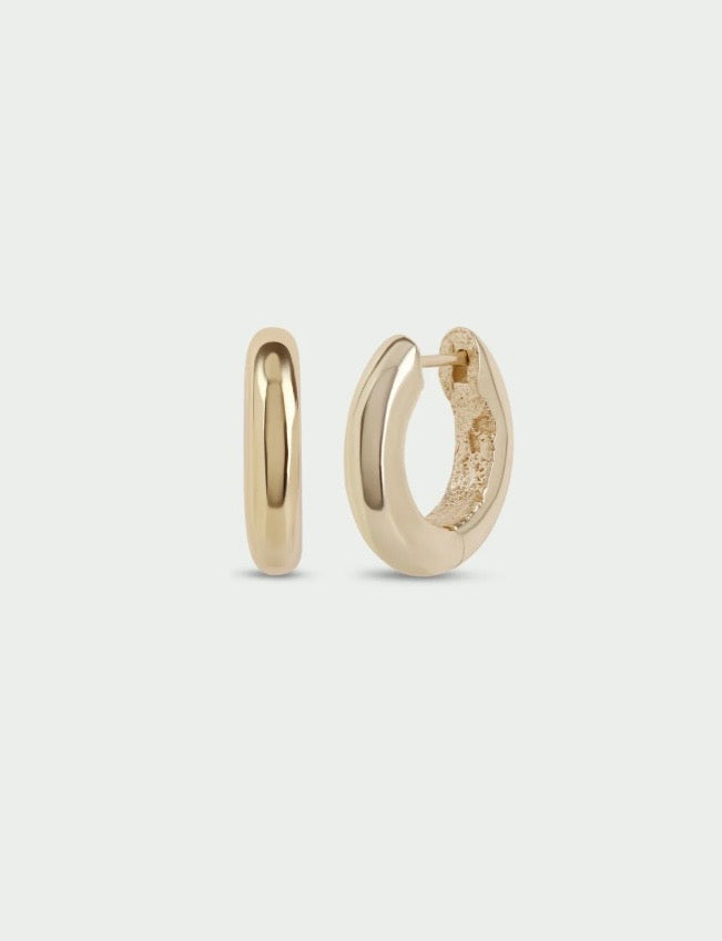 Shade Medium Hoop Earrings in Gold